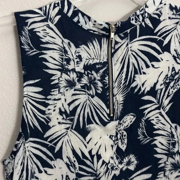 Forever 21 Women Blue Palm Trees Floral Top Size Medium - Picture 9 of 9
